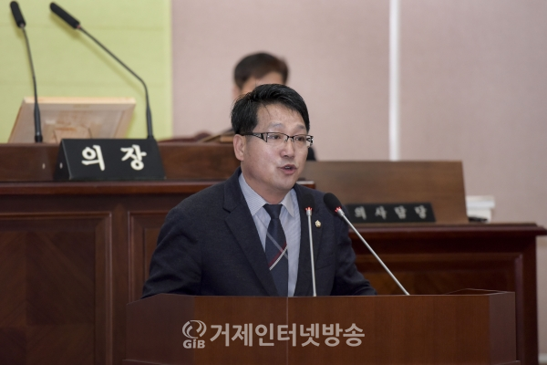 안석봉 거제시의원이 18일 5분 자유발언을 하고 있다.