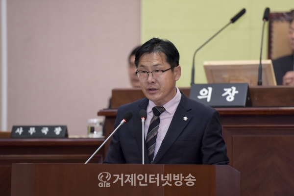 김동수 거제시의원이 18일 5분 자유발언을 하고 있다.