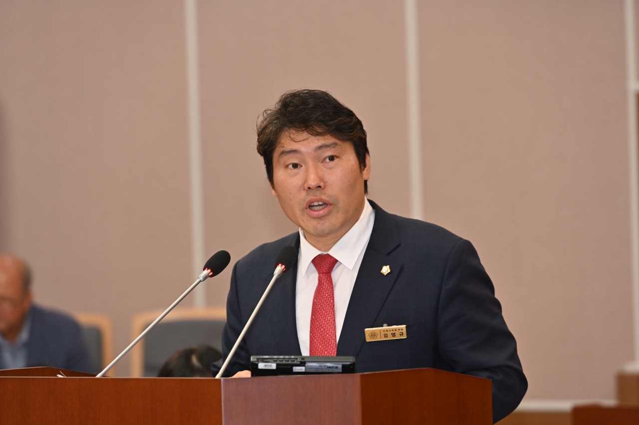 4일 김영규 거제시의원이 5분 자유발언을 하고 있다.