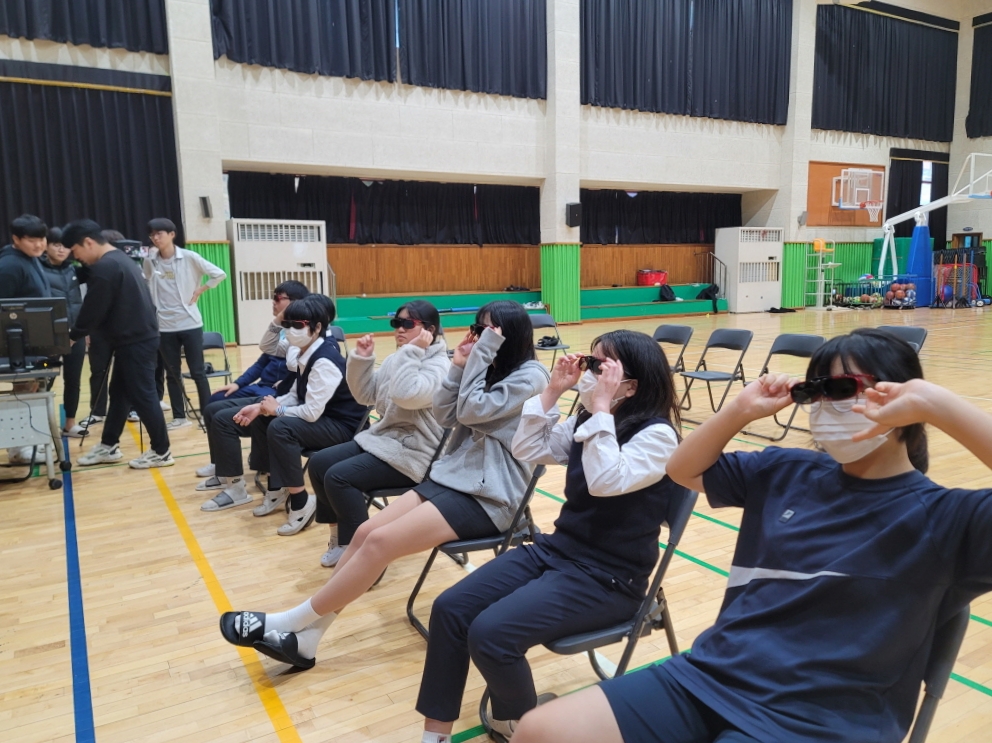 성포중학교에서는 지난 15일 희망학생 20명을 대상으로 '찾아가는 현장 미디어 체험 교육'을 진행했다.