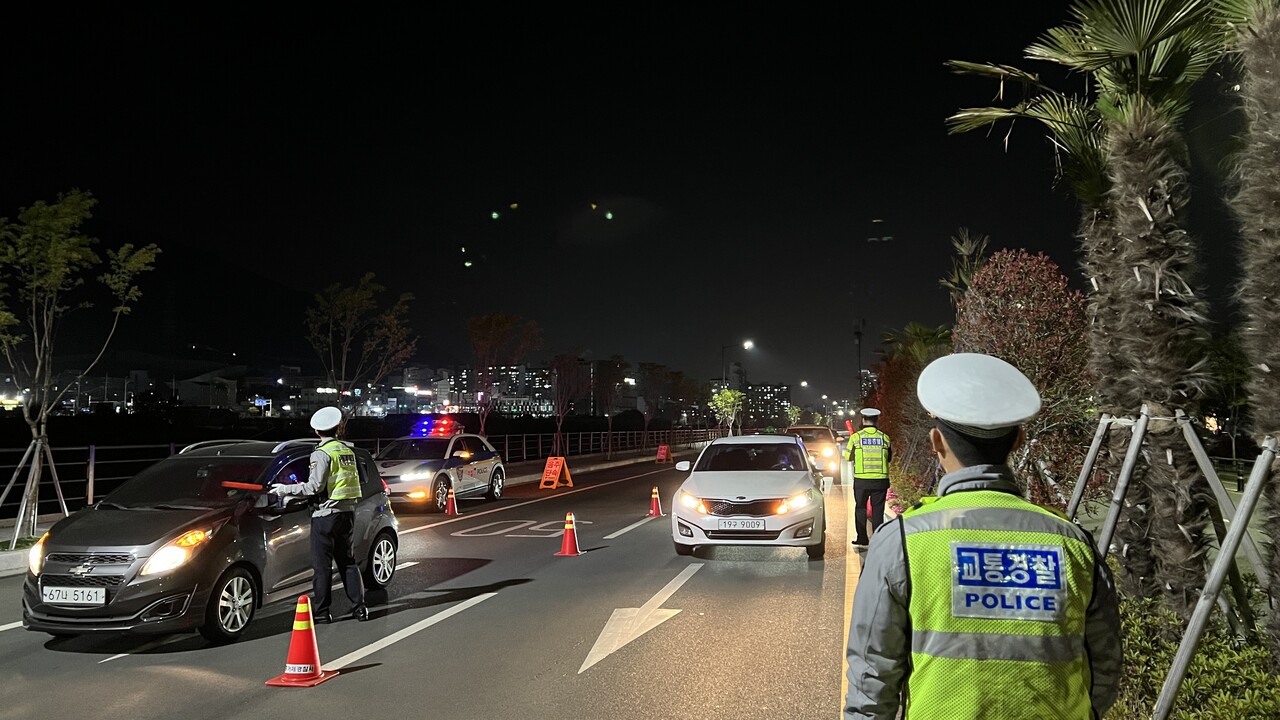 거제경찰서(서장 김명만)는 지난 3월 1일부터 4월 30일까지 2개월간 도로 위 평온한 일상을 확보하기 위해 교통안전 특별대책을 시행한다고 3월 4일 밝혔다.ⓒ거제경찰서